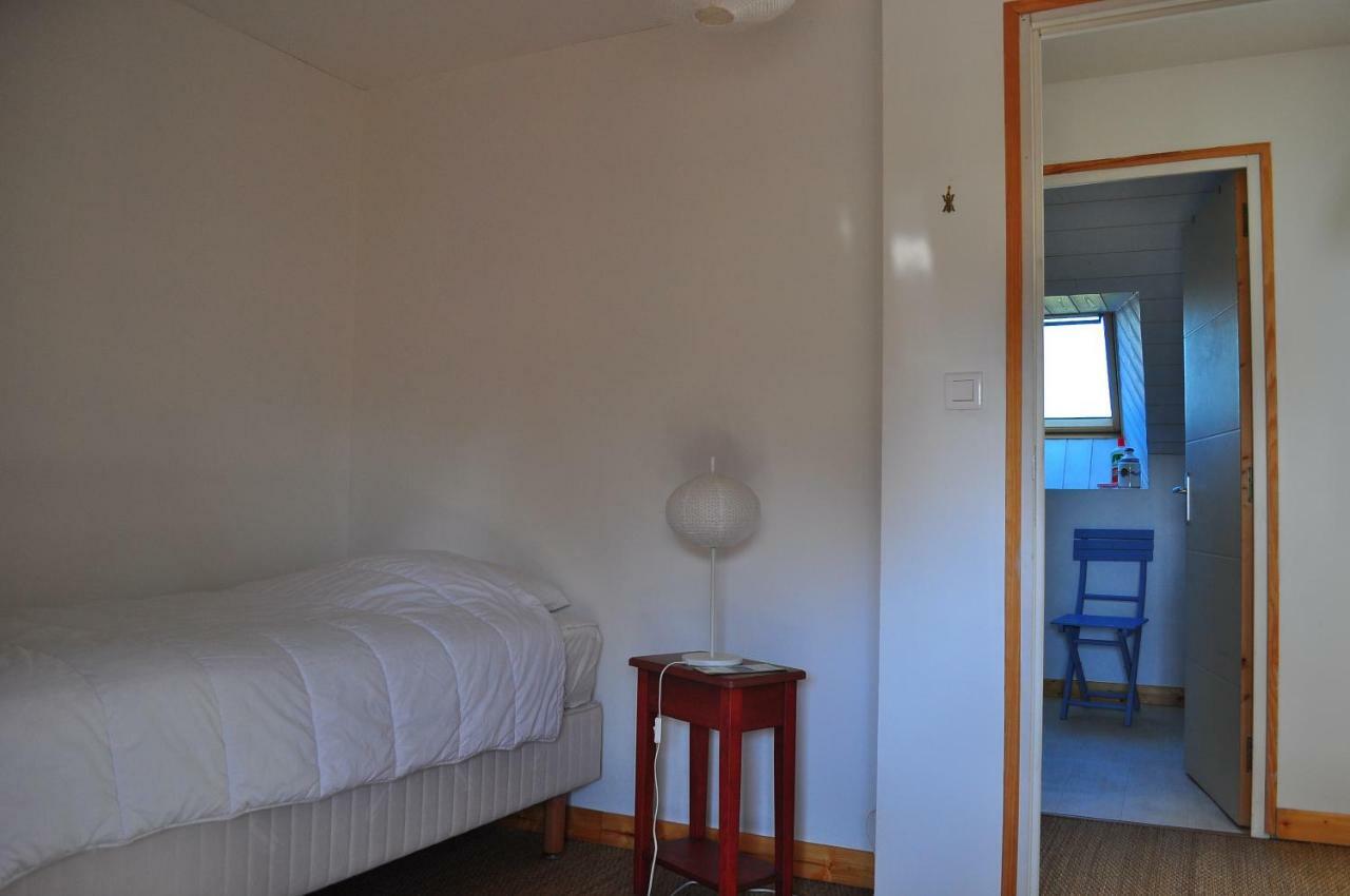 Chambre Simple avec Toilettes et Douche Communes